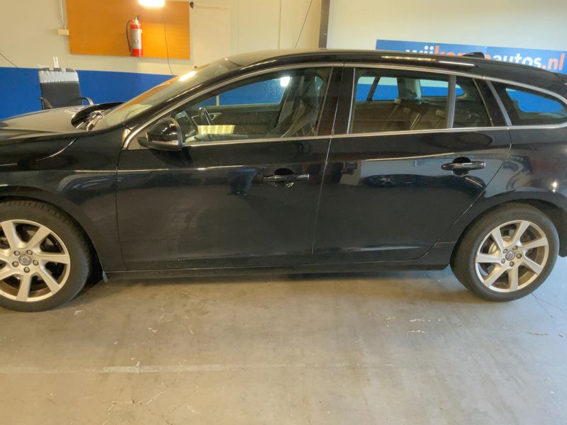 Volvo V60 2.0 D4 Momentum 2014 – снимка 4