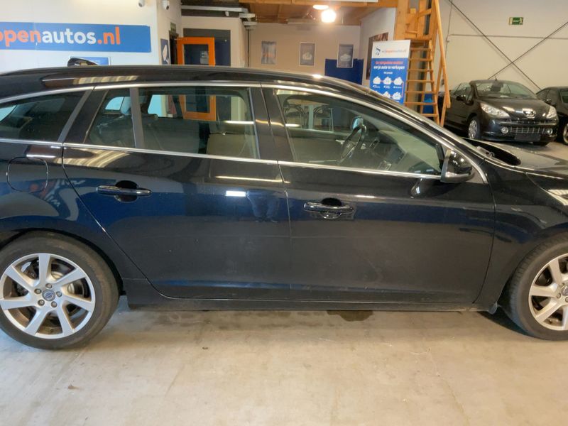 Volvo V60 2.0 D4 Momentum 2014 – снимка 10