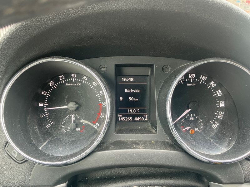 Skoda Yeti 1.6 TDI GreenLine 2012 – снимка 19