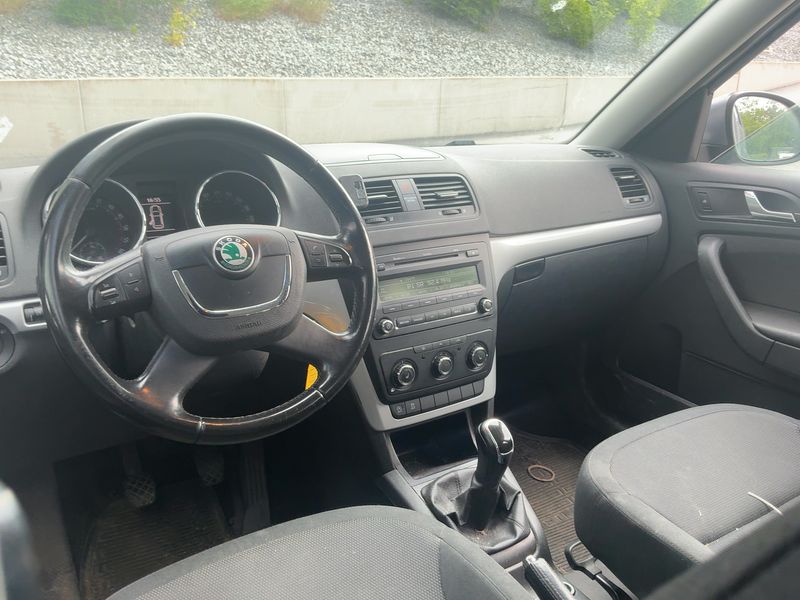 Skoda Yeti 1.6 TDI GreenLine 2012 – снимка 18