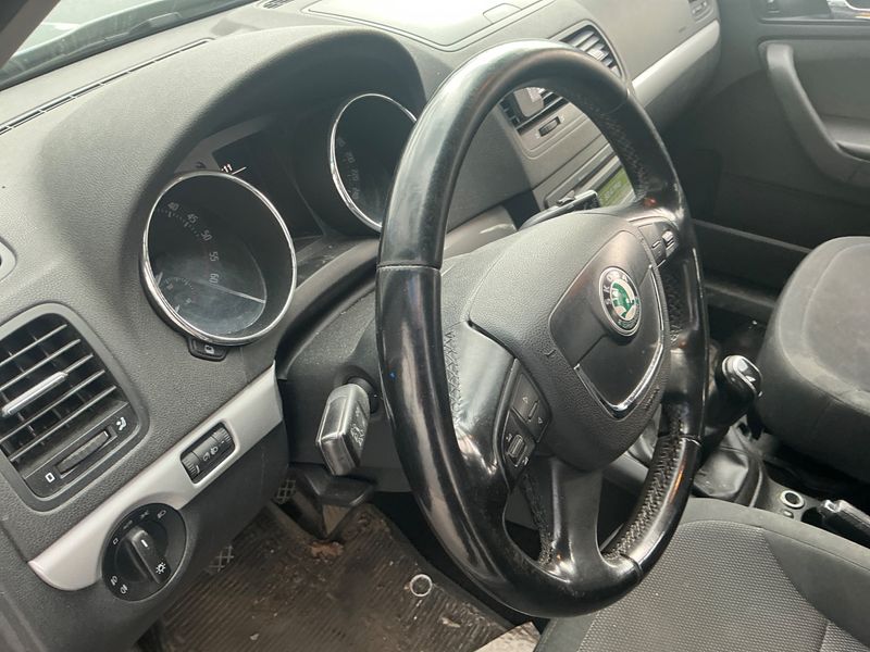 Skoda Yeti 1.6 TDI GreenLine 2012 – снимка 40