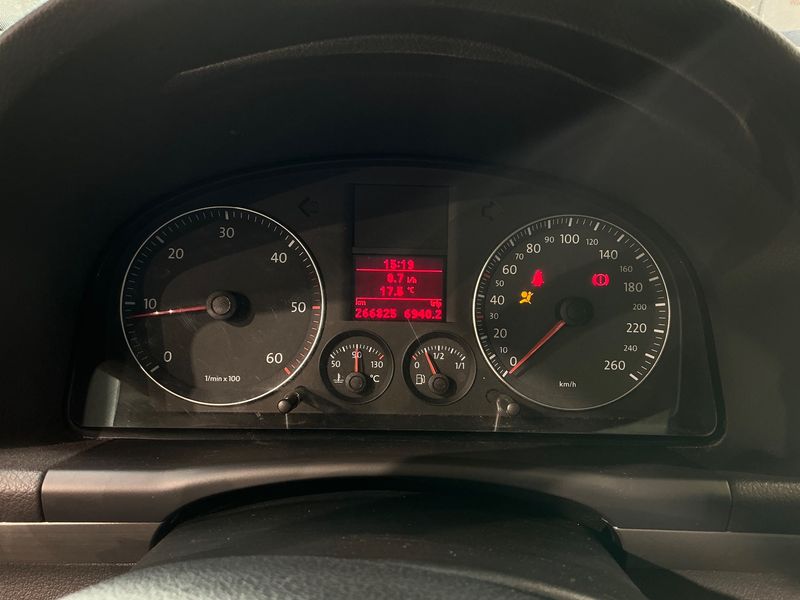 Volkswagen Touran 1.9 TDI Trendline 2009 – снимка 4