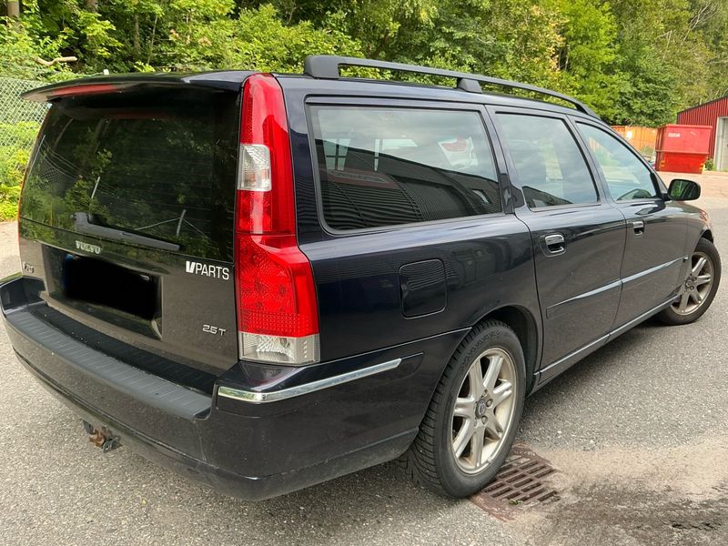Volvo V70 2.5 T Kinetic 2004 – снимка 2