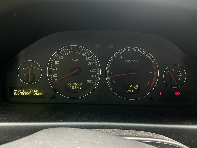 Volvo V70 2.5 T Kinetic 2004 – снимка 4