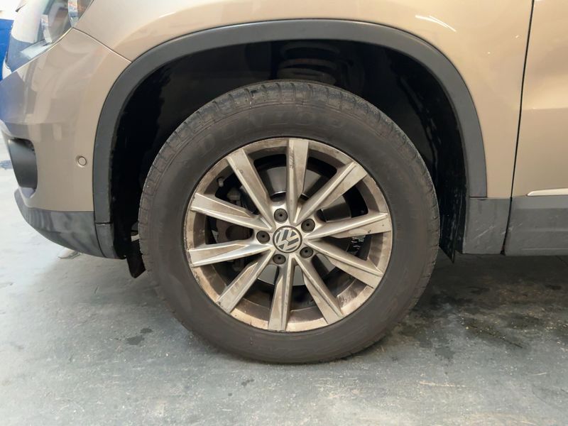 Volkswagen Tiguan 2.0 TDI Karat 4Motion BlueMotion Tech 2012 – снимка 3