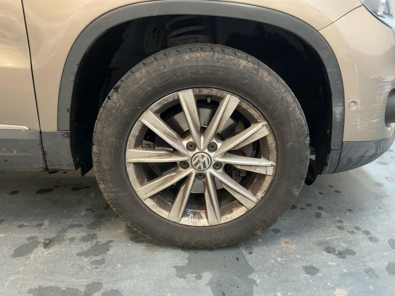 Volkswagen Tiguan 2.0 TDI Karat 4Motion BlueMotion Tech 2012 – снимка 11