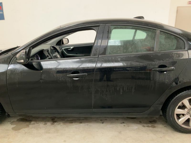 Volvo S60 1.6 D2 Kinetic 2012 – снимка 4