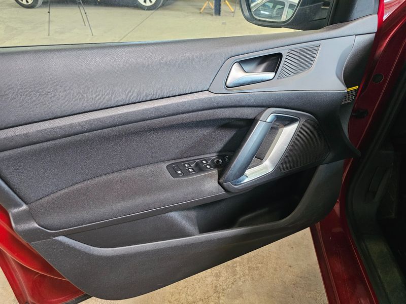 Peugeot 308 2.0 Blue-HDi Allure 2015 – снимка 24