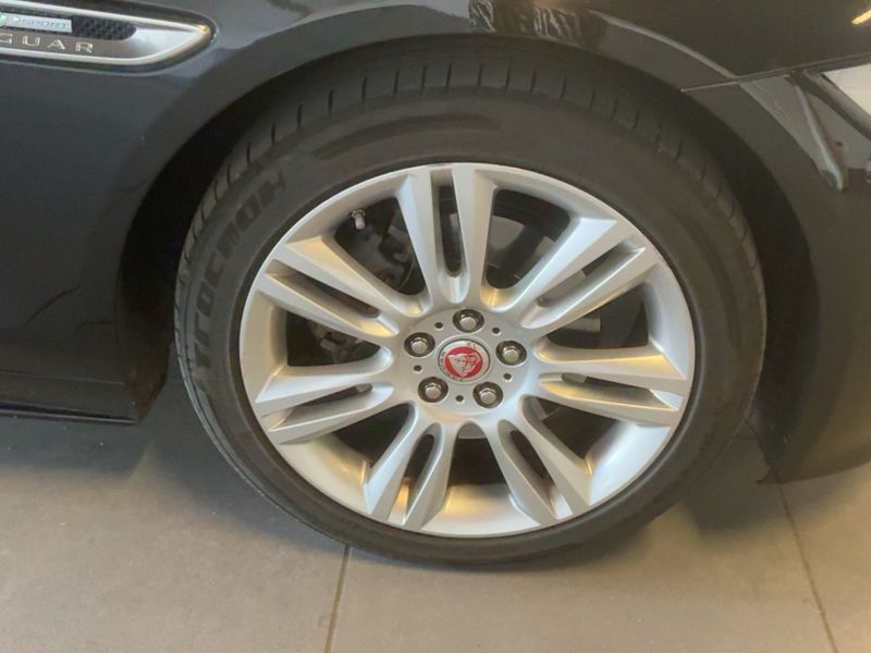 Jaguar XE 20d R-Sport 2017 – снимка 11
