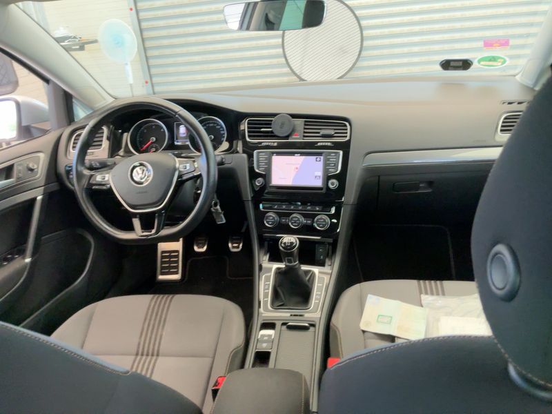Volkswagen Golf VII 1.6 TDI Allstar BlueMotion Tech 2016 – снимка 17
