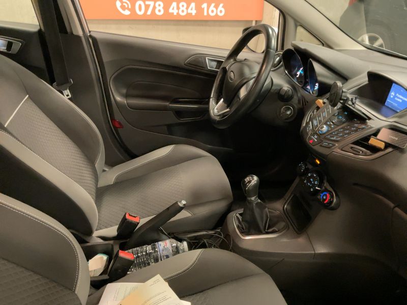 Ford Fiesta 1.5 TDCi SYNC Edition 2015 – снимка 16