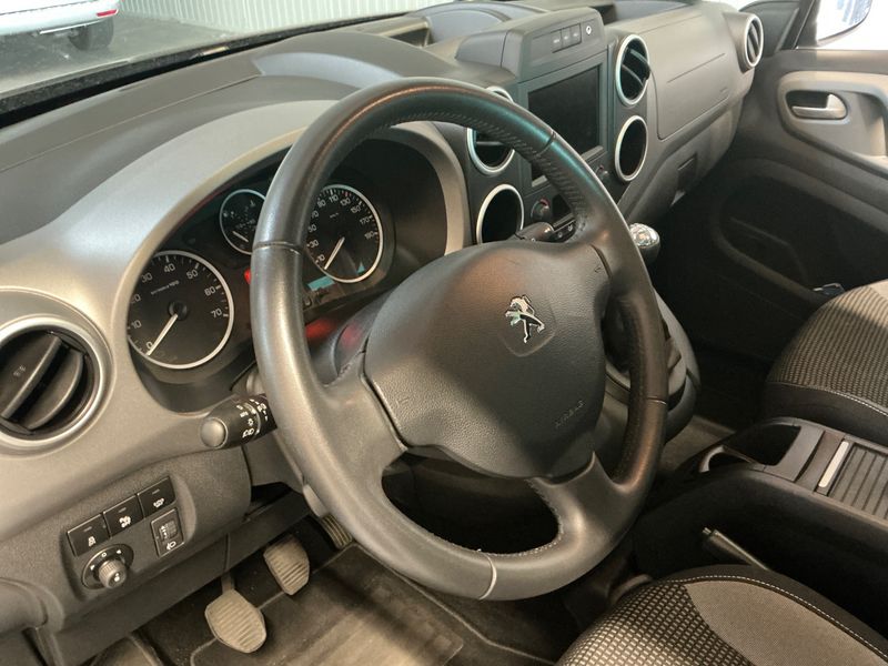 Peugeot Partner 1.2 PureTech Allure 2018 – снимка 28