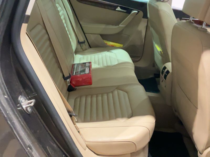 Volkswagen Passat 2.0 TDI Highline BlueMotion Tech 2013 – снимка 19