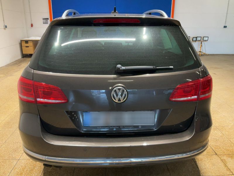 Volkswagen Passat 2.0 TDI Highline BlueMotion Tech 2013 – снимка 7