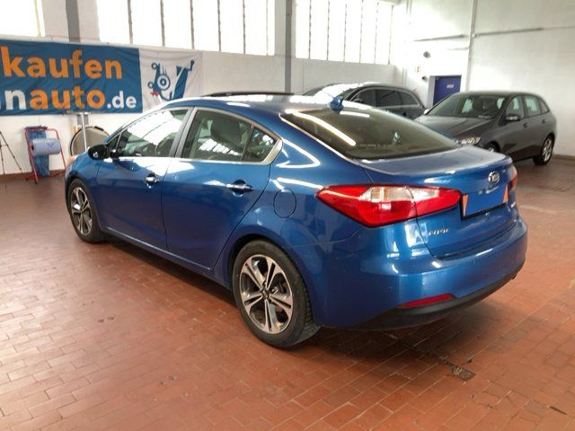 Kia Carens 2.0 GDI Spirit 2015 – снимка 6