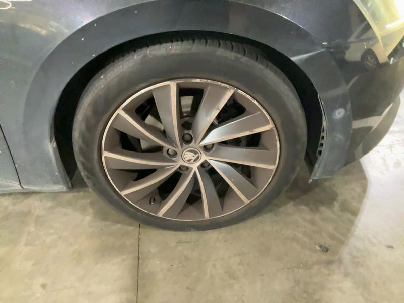 Skoda Superb 2.0 TDI Laurin & Klement 2018 – снимка 11