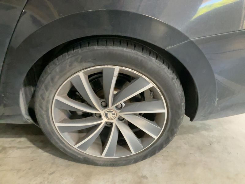 Skoda Superb 2.0 TDI Laurin & Klement 2018 – снимка 5