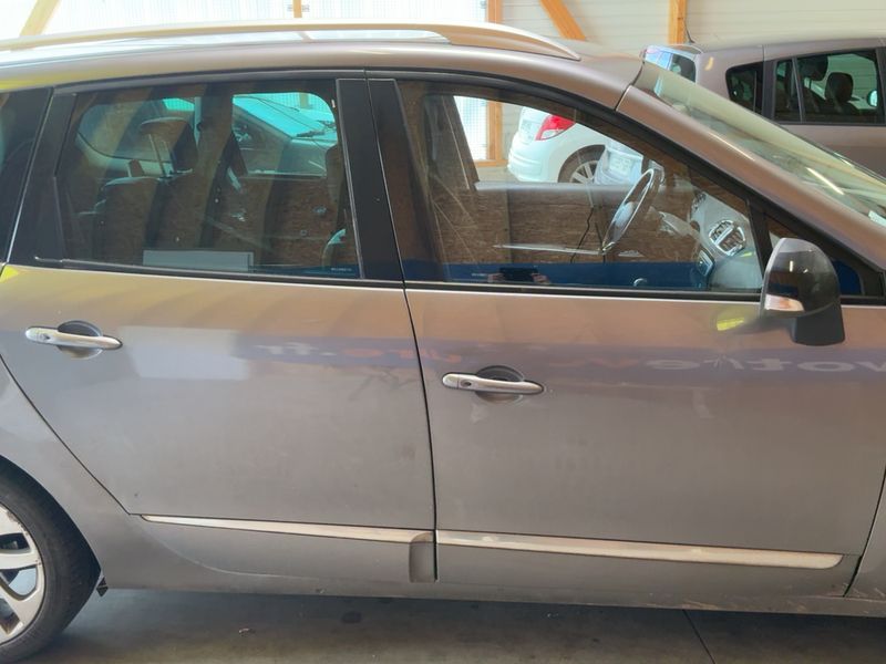 Renault Grand Scenic 1.6 dCi Energy Bose 2016 – снимка 10