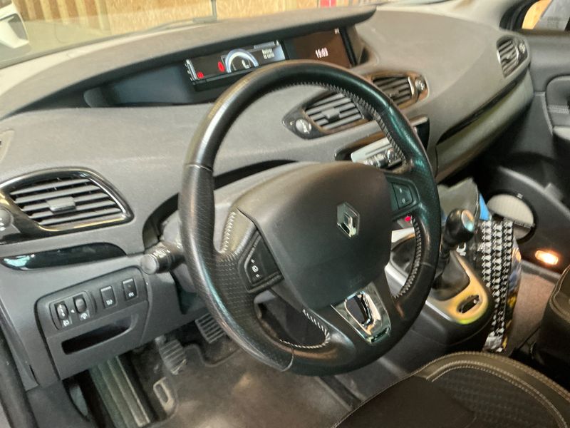 Renault Grand Scenic 1.6 dCi Energy Bose 2016 – снимка 28