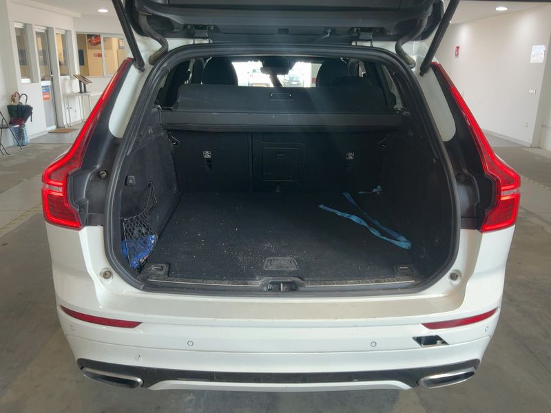 Volvo XC60 2.0 B4 Diesel Mild-Hybrid R Design AWD 2020 – снимка 15