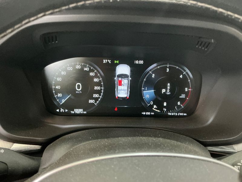 Volvo XC60 2.0 B4 Diesel Mild-Hybrid R Design AWD 2020 – снимка 18