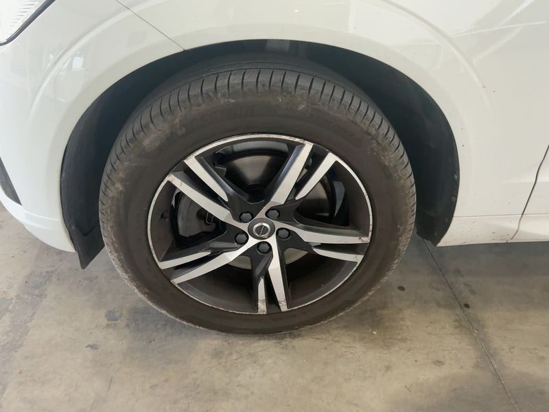 Volvo XC60 2.0 B4 Diesel Mild-Hybrid R Design AWD 2020 – снимка 3