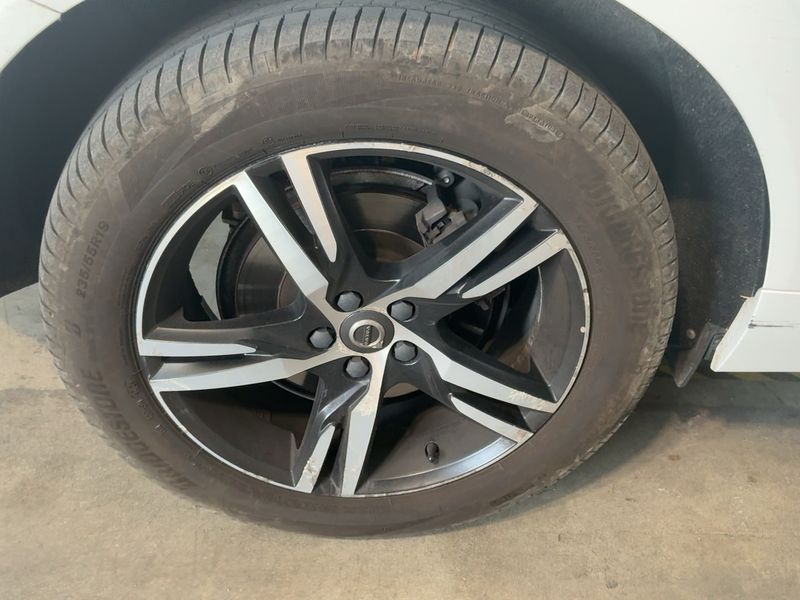 Volvo XC60 2.0 B4 Diesel Mild-Hybrid R Design AWD 2020 – снимка 9