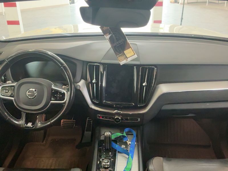 Volvo XC60 2.0 B4 Diesel Mild-Hybrid R Design AWD 2020 – снимка 17