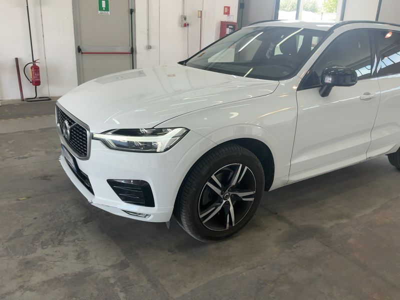 Volvo XC60 2.0 B4 Diesel Mild-Hybrid R Design AWD 2020 – снимка 2