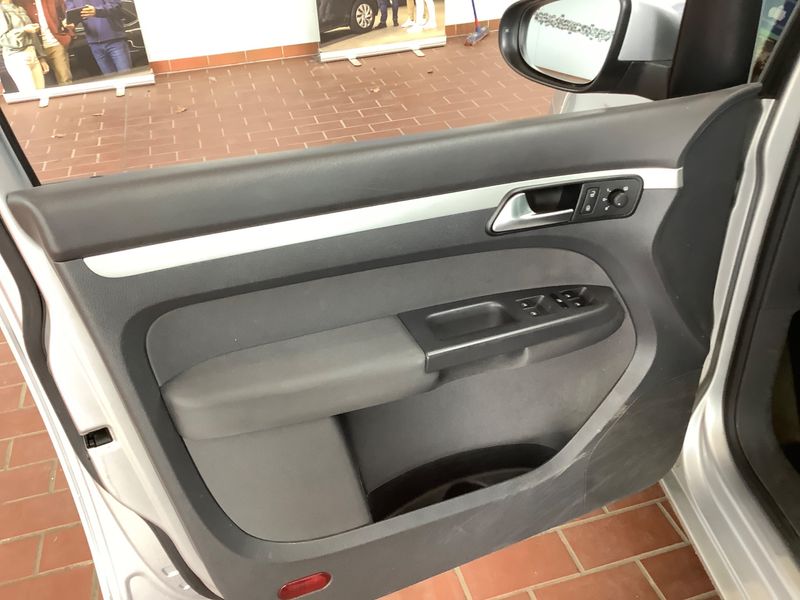Volkswagen Touran 1.6 TDI Trendline BlueMotion Tech 2014 – снимка 38
