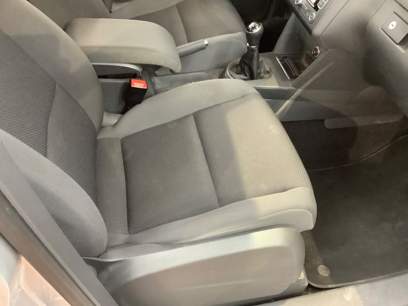 Volkswagen Touran 1.6 TDI Trendline BlueMotion Tech 2014 – снимка 36