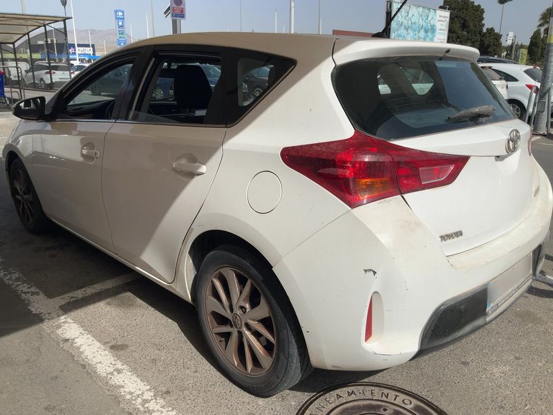 Toyota Auris 1.4 Turbodiesel Dynamic 2014 – снимка 6