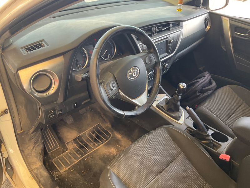 Toyota Auris 1.4 Turbodiesel Dynamic 2014 – снимка 30