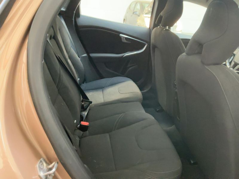 Volvo V40 Cross Country 2.0 D2 2015 – снимка 19