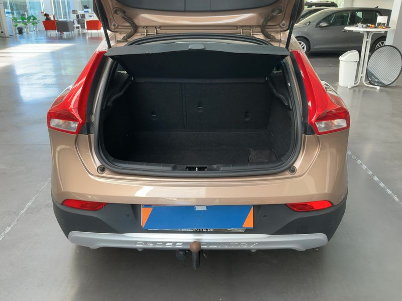 Volvo V40 Cross Country 2.0 D2 2015 – снимка 15