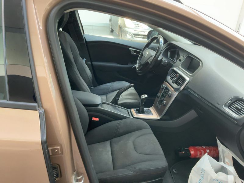 Volvo V40 Cross Country 2.0 D2 2015 – снимка 16