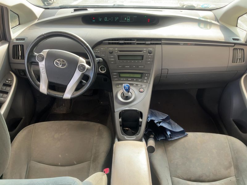Toyota Prius 1.8 Advance 2011 – снимка 17