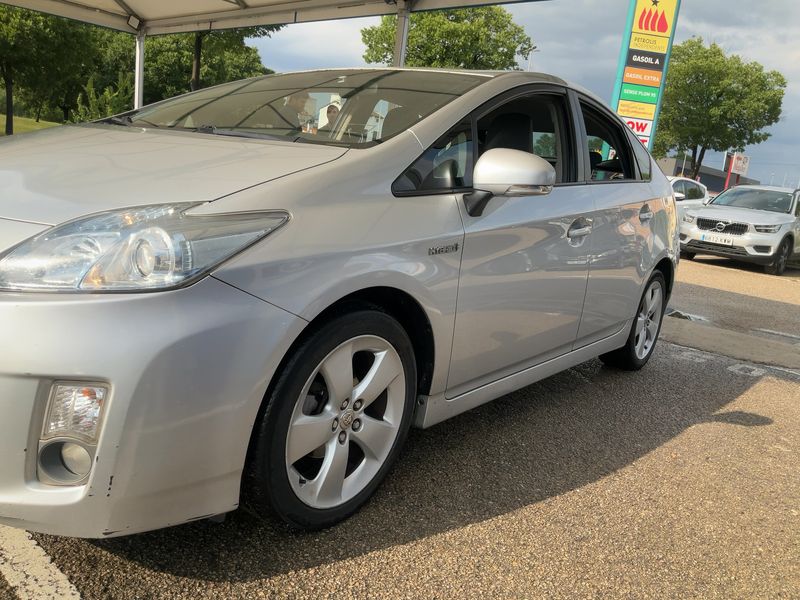 Toyota Prius 1.8 Advance 2011 – снимка 2