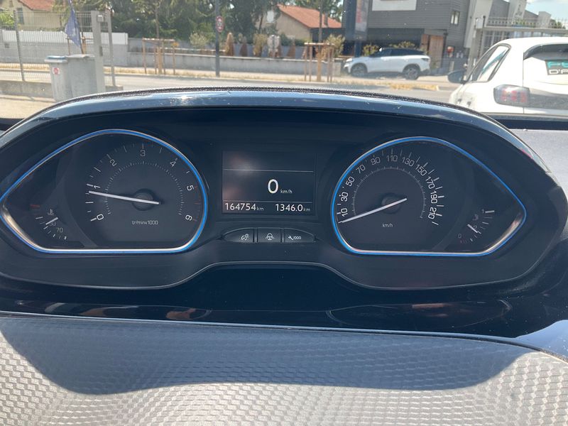 Peugeot 2008 1.6 Blue-HDi Allure 2016 – снимка 18