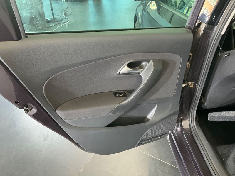 Volkswagen Polo 1.4 TDI Lounge BlueMotion Tech 2016 – снимка 26