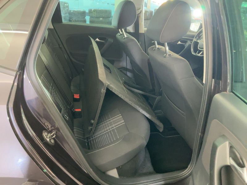 Volkswagen Polo 1.4 TDI Lounge BlueMotion Tech 2016 – снимка 20