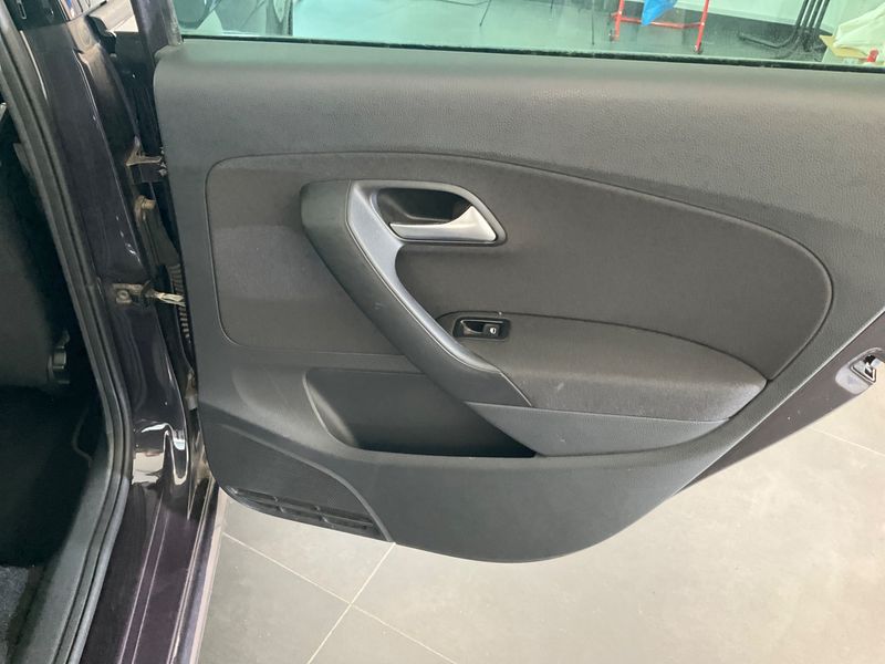Volkswagen Polo 1.4 TDI Lounge BlueMotion Tech 2016 – снимка 25