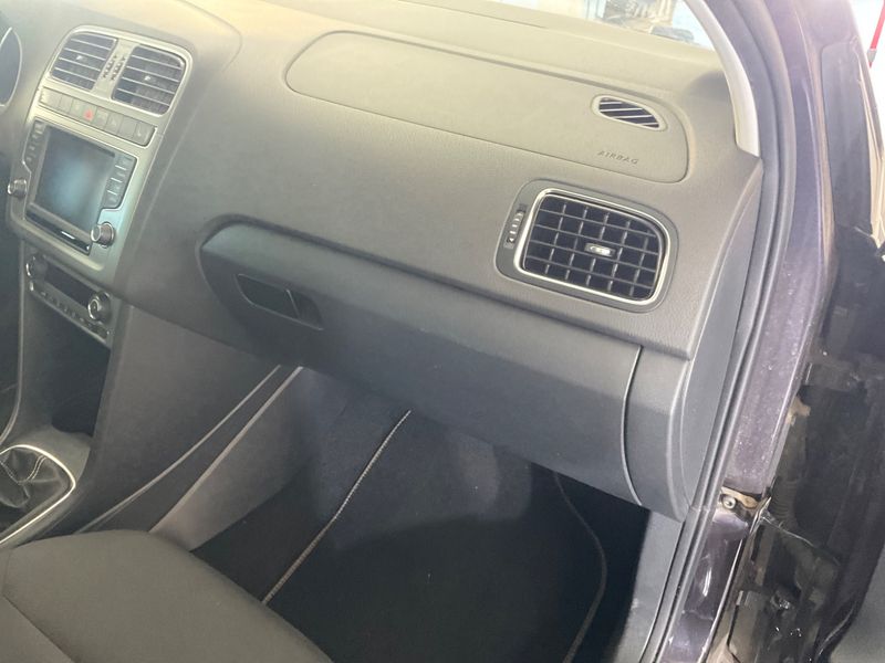 Volkswagen Polo 1.4 TDI Lounge BlueMotion Tech 2016 – снимка 24