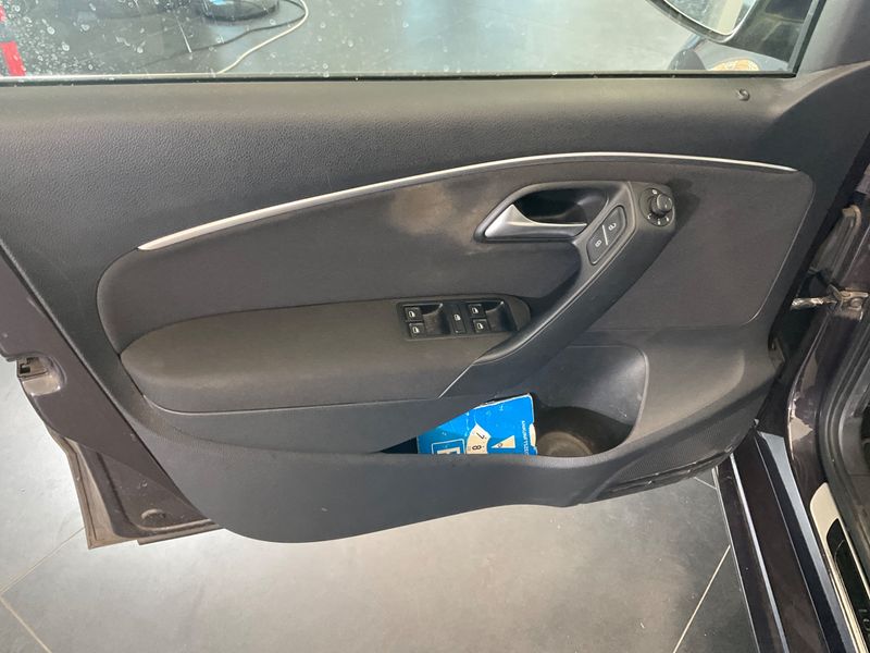 Volkswagen Polo 1.4 TDI Lounge BlueMotion Tech 2016 – снимка 27