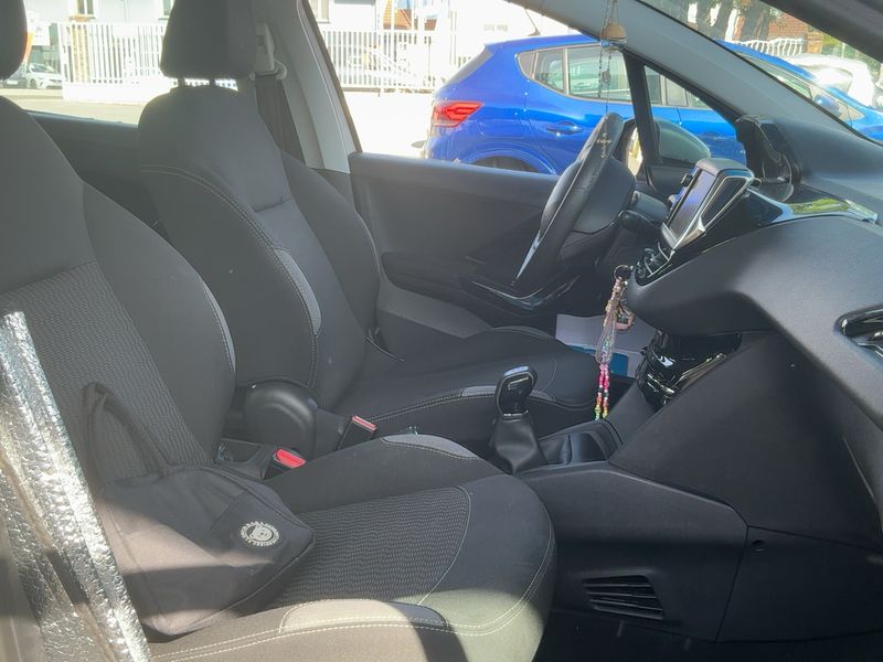 Peugeot 208 1.6 Blue-HDi Active Auto Ecole 2015 – снимка 16