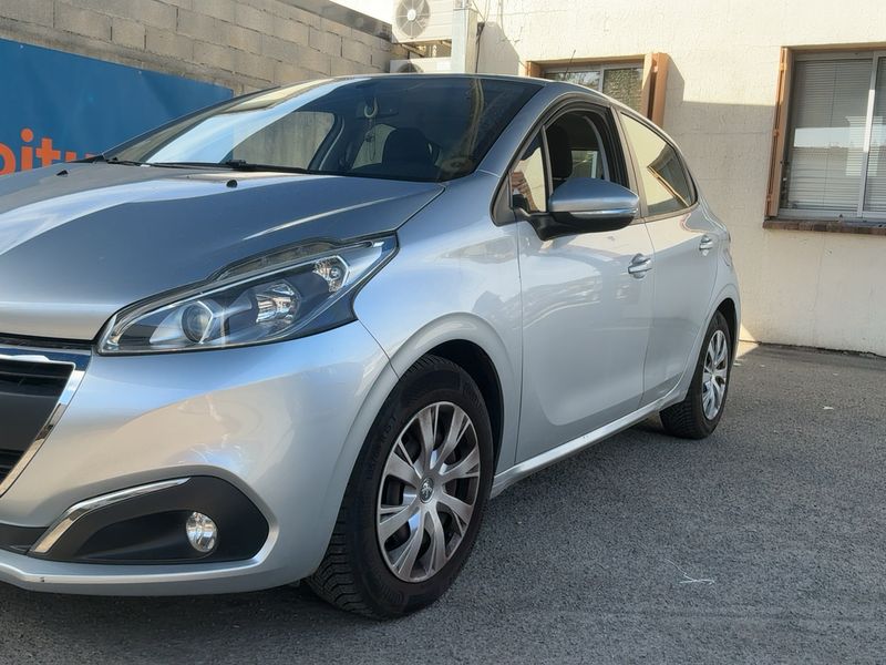 Peugeot 208 1.6 Blue-HDi Active Auto Ecole 2015 – снимка 2