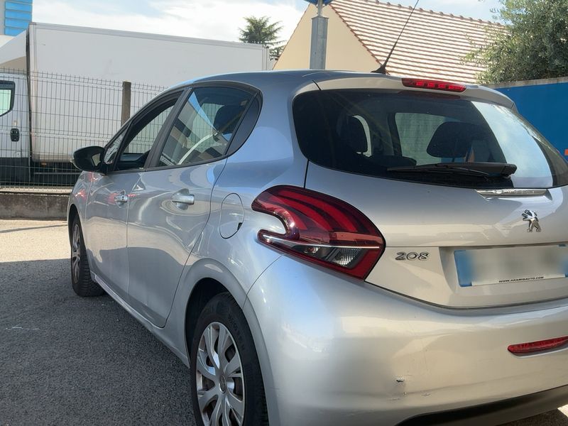 Peugeot 208 1.6 Blue-HDi Active Auto Ecole 2015 – снимка 6