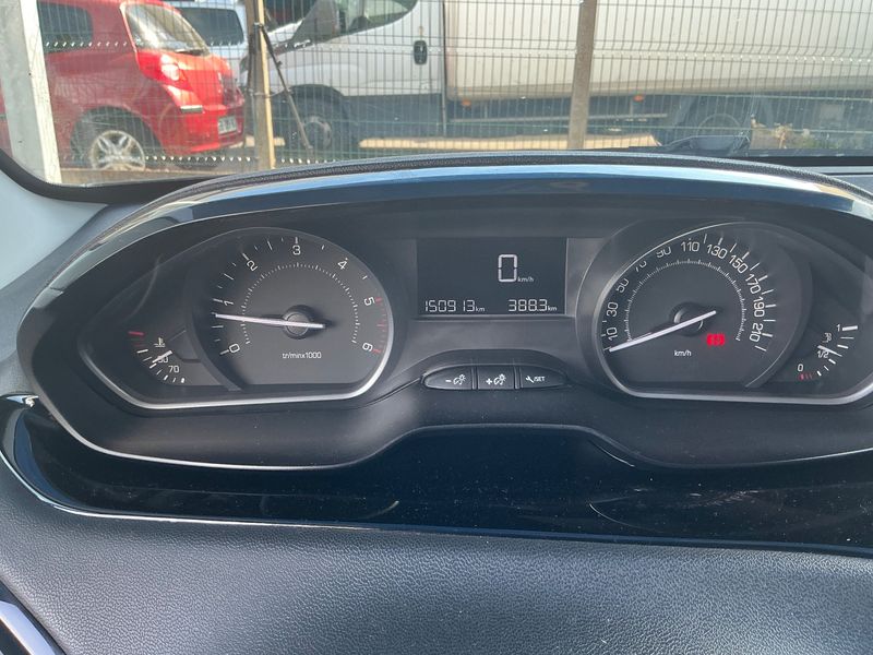 Peugeot 208 1.6 Blue-HDi Active Auto Ecole 2015 – снимка 18