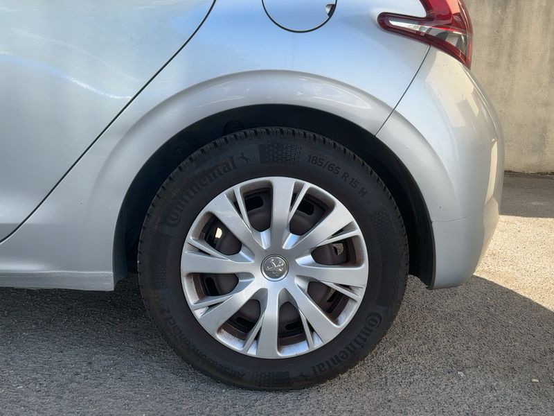 Peugeot 208 1.6 Blue-HDi Active Auto Ecole 2015 – снимка 5