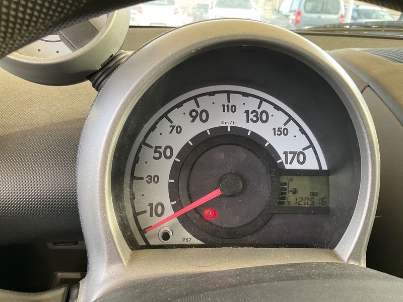 Peugeot 107 1.0 Urban 2009 – снимка 4